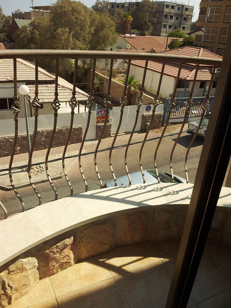 Faulty Towers Hotel Eilat Eksteriør bilde