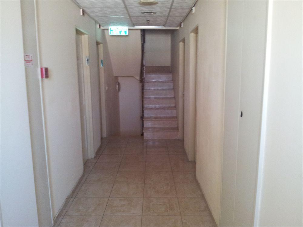 Faulty Towers Hotel Eilat Eksteriør bilde