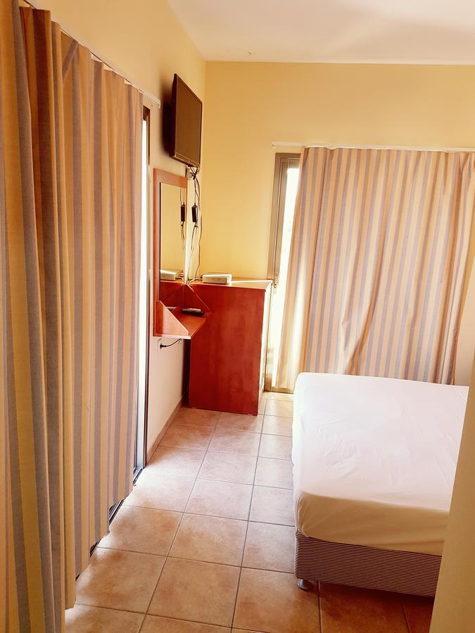 Faulty Towers Hotel Eilat Eksteriør bilde