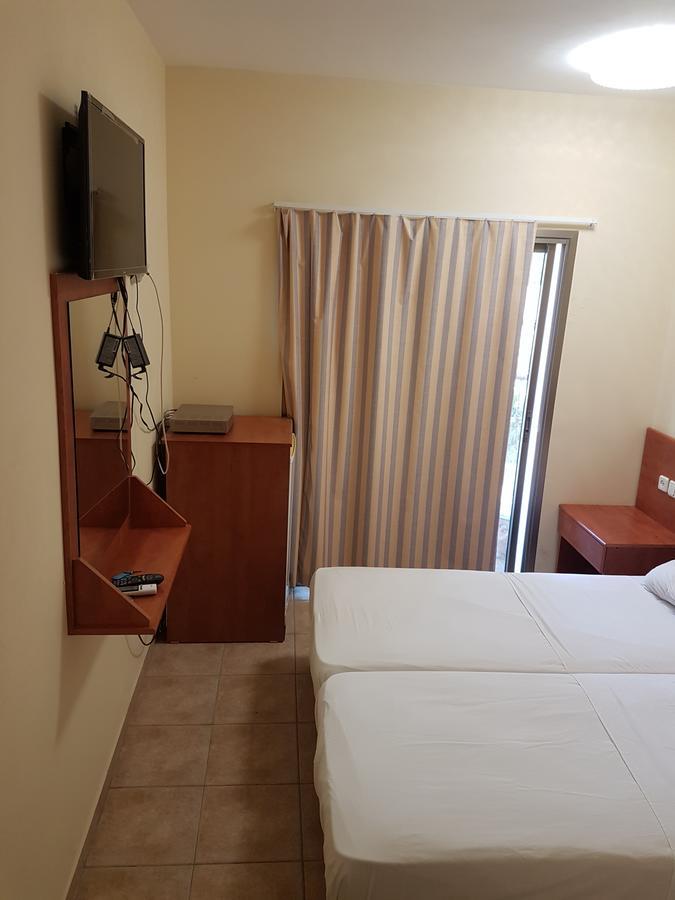 Faulty Towers Hotel Eilat Eksteriør bilde